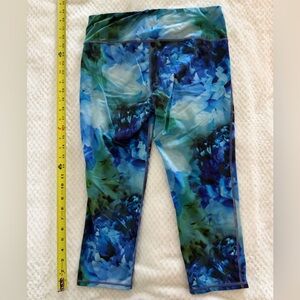 Athleta Blue Floral capris Leggings, M
